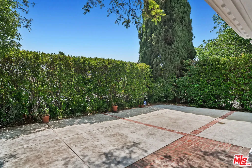 12039 Weddington Street, Valley Village, California 91607 home-pic-9